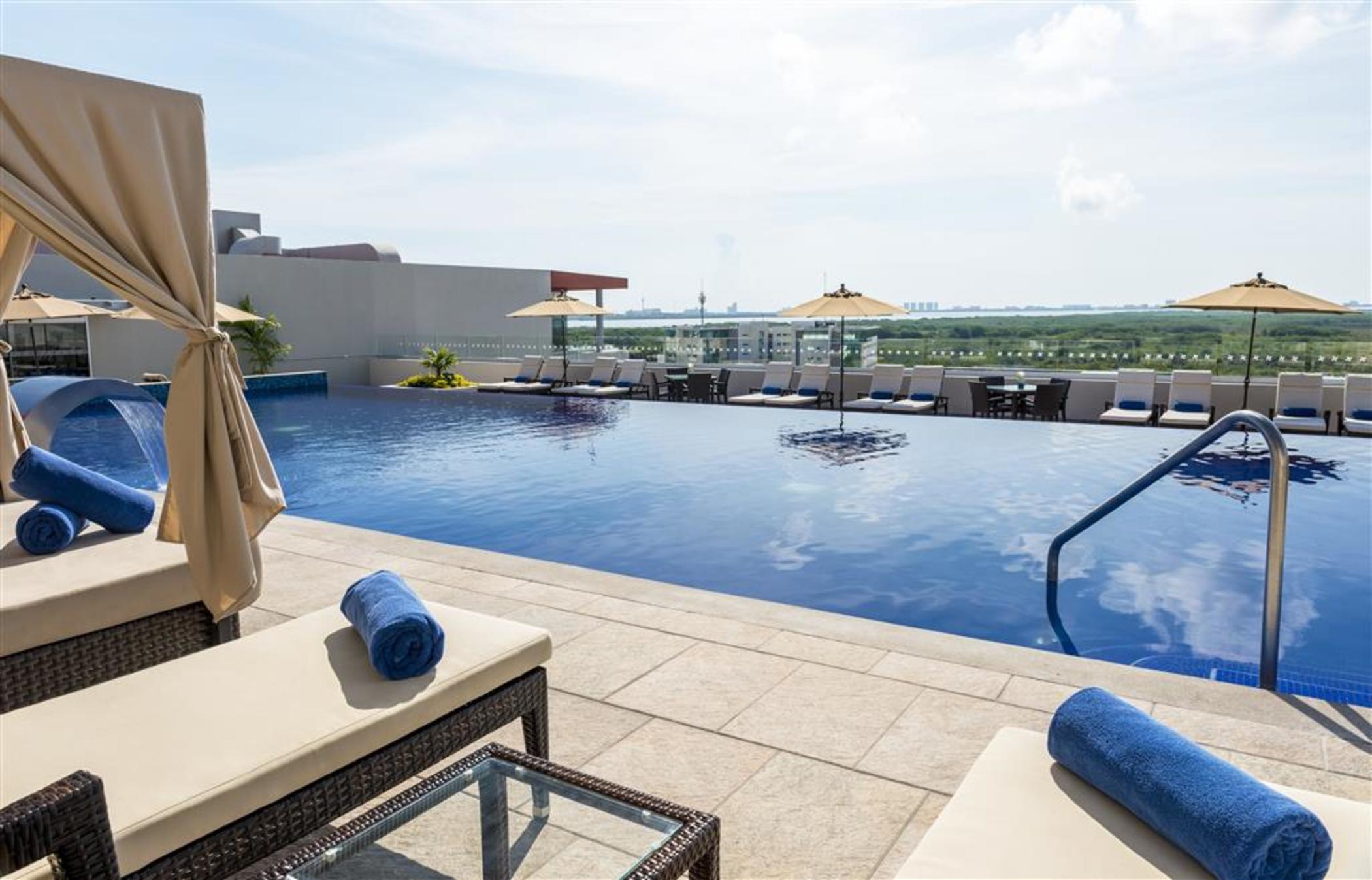 Four Points By Sheraton Cancun Centro Bagian luar foto
