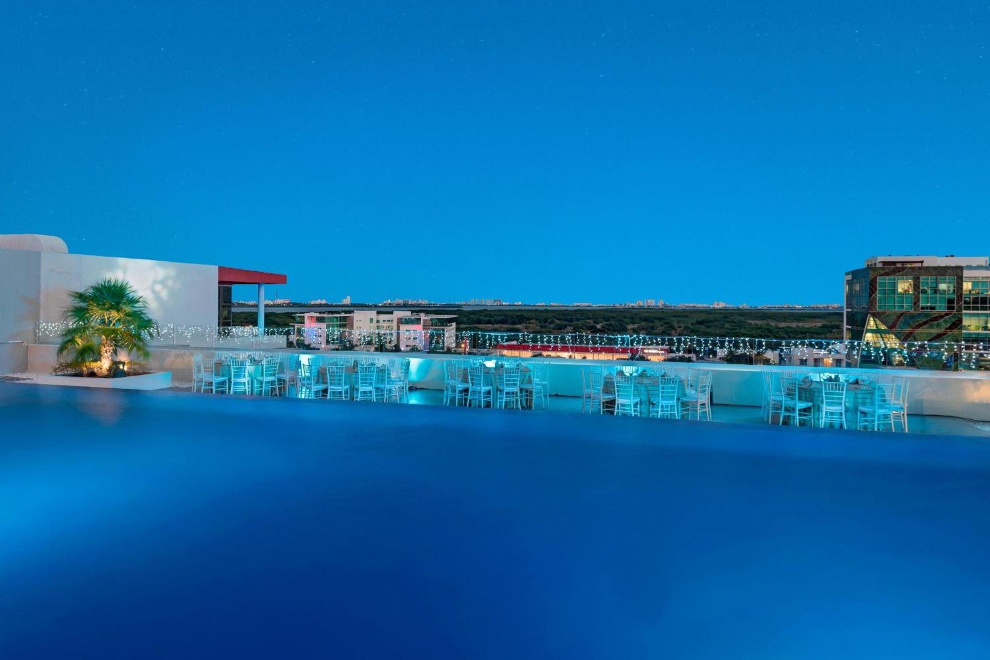 Four Points By Sheraton Cancun Centro Bagian luar foto