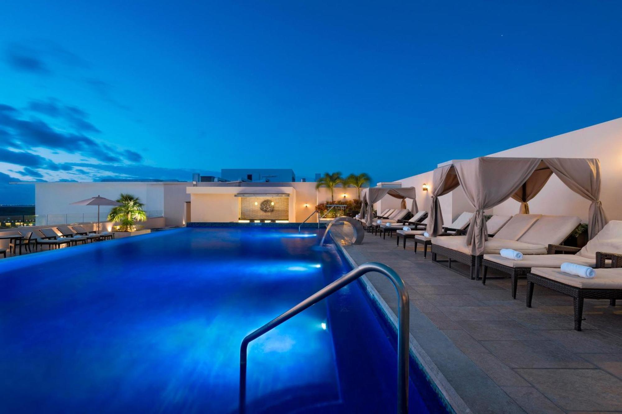 Four Points By Sheraton Cancun Centro Bagian luar foto