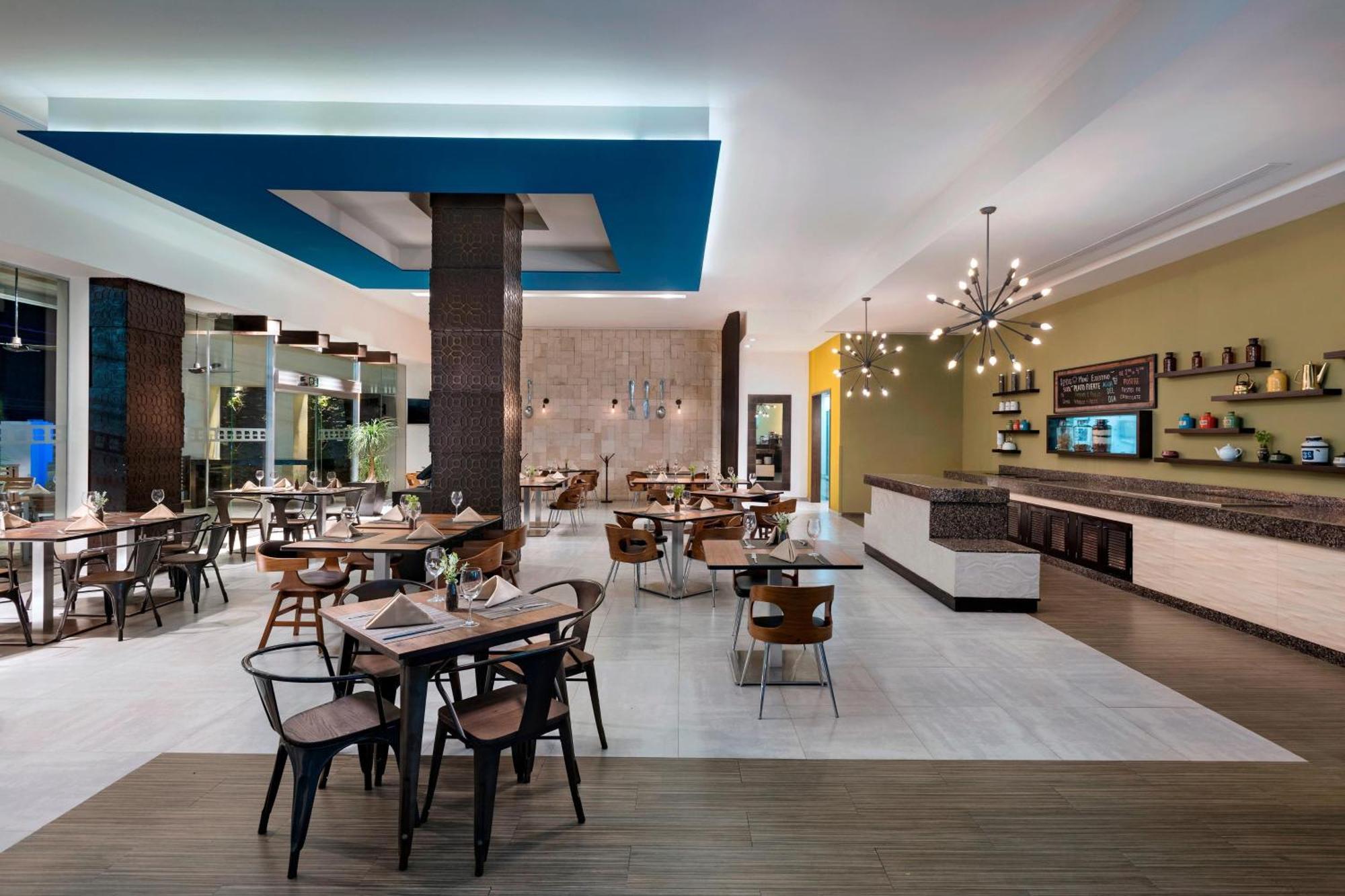 Four Points By Sheraton Cancun Centro Bagian luar foto
